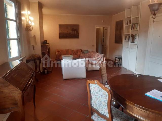 Villa Indipendente in affitto a San Pietro città, Re