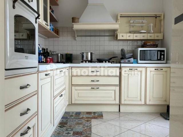 Villa Indipendente in affitto a Rivoltella del Garda, Desenzano Del Garda