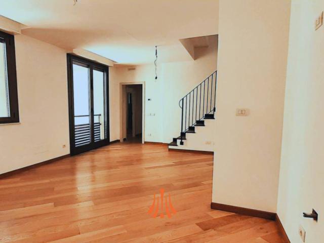 Villa Indipendente in affitto a Centro Est, Serra Riccò