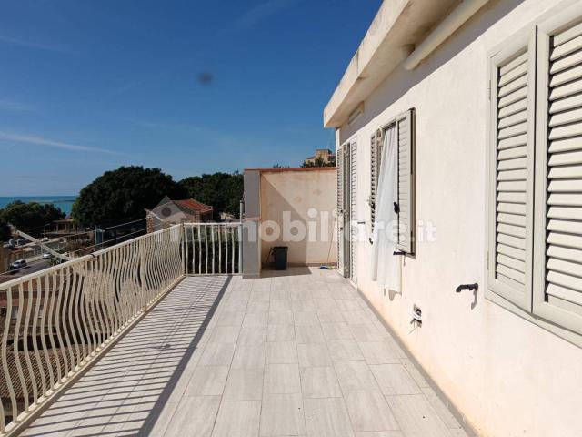 Villa Indipendente in affitto a Marina di Tor San Lorenzo, Roma Capitale
