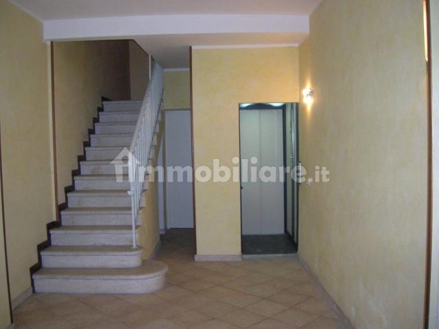 Villa Indipendente in affitto a Santo Stefano città, Re