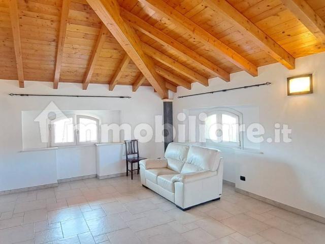 Villa Indipendente in affitto a Valle Olona, Varese