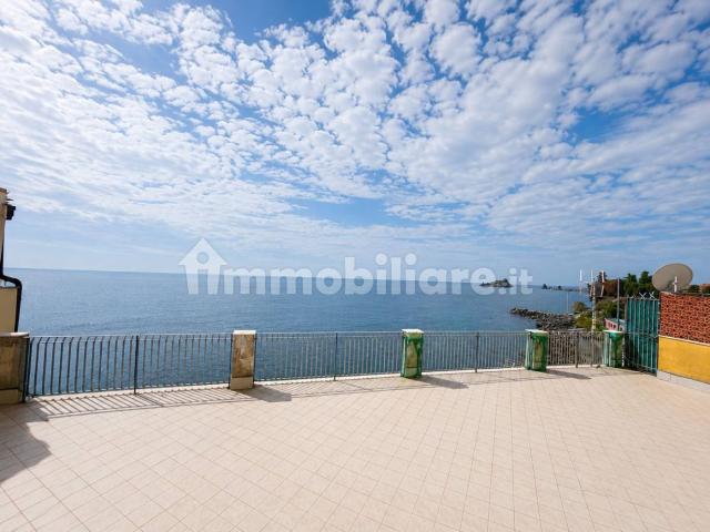 Villa Indipendente in affitto a Capomulini, Acireale