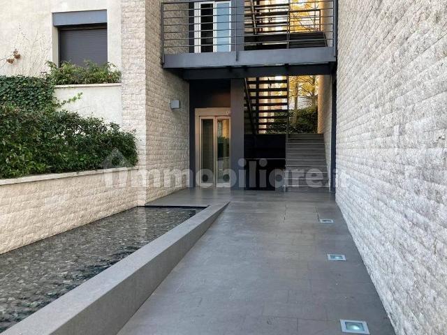 Villa Indipendente in affitto a Fino Mornasco, Como