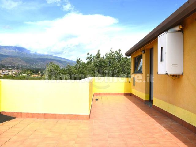 Villa Indipendente in affitto a Lavina, Aci Sant'antonio