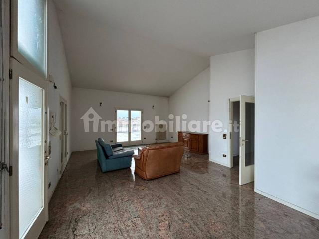Villa Indipendente in affitto a Agliana, Toscana