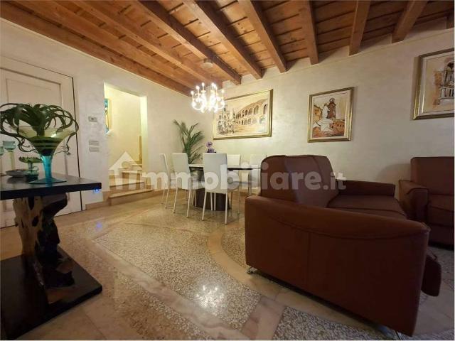 Villa Indipendente in affitto a Centro storico, Brenzone