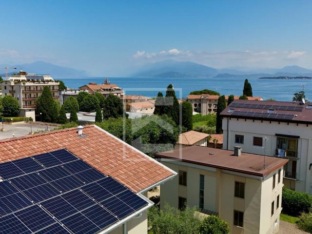Attico in vendita a Desenzano Del Garda, Lombardia
