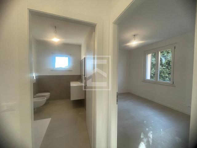 Attico in vendita a Desenzano Del Garda, Brescia