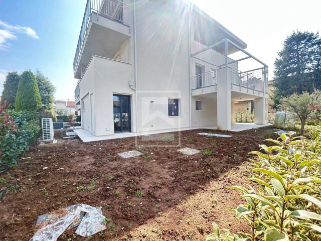 Attico in vendita a Desenzano Del Garda, Brescia