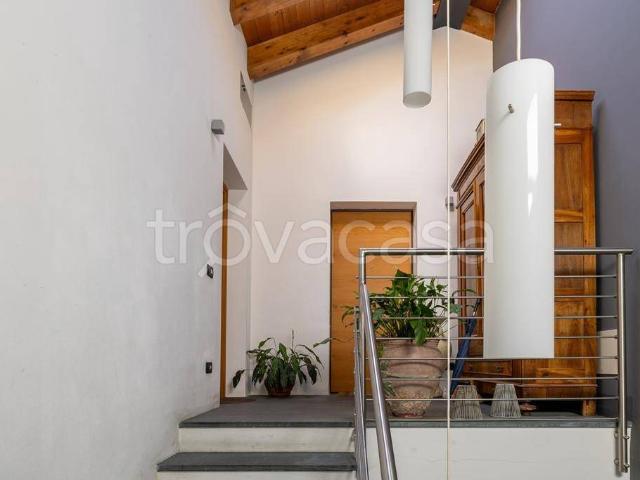Attico in vendita a Dongo, Lombardia