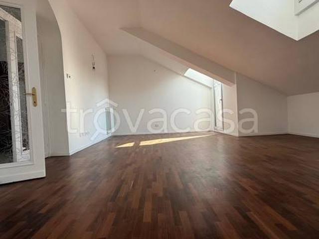 Attico in vendita a Regina Pacis, Monza