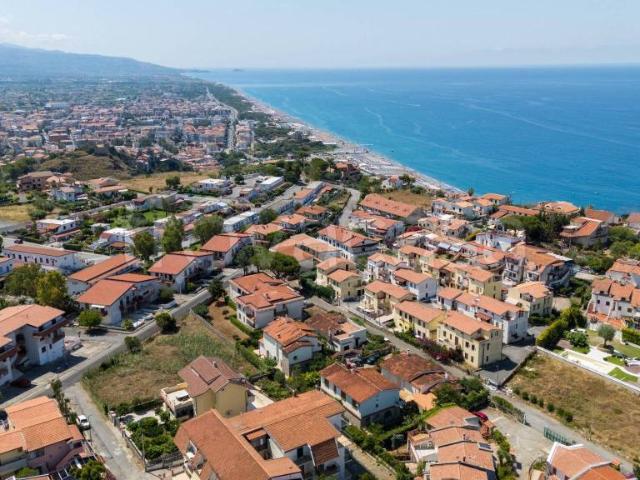 Attico in vendita a La Petrosa, Calabria