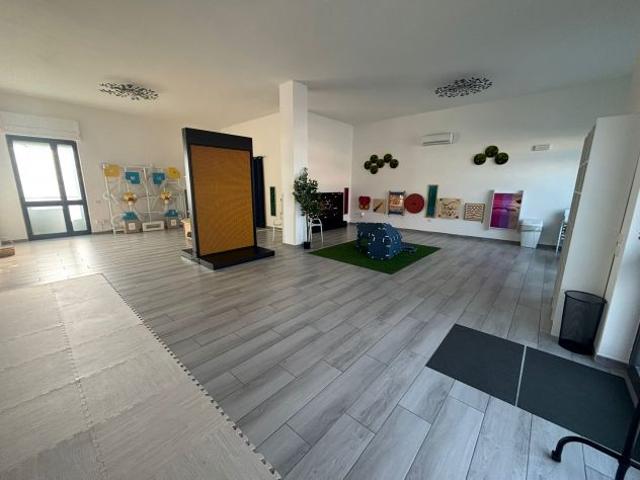 Locale Commerciale in vendita a Puglia, Lecce
