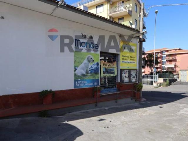 Locale Commerciale in affitto a Giarre, Sicilia