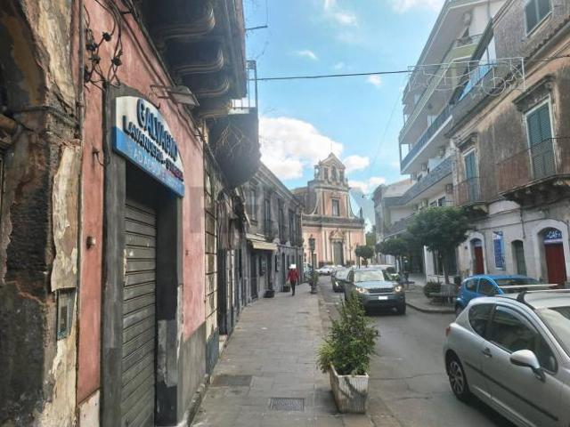 Locale Commerciale in affitto a Mascalucia, Catania