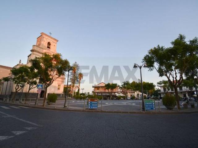 Locale Commerciale in affitto a Trappeto, San Giovanni La Punta