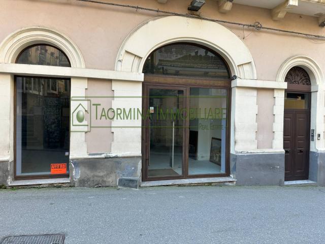Locale Commerciale in affitto a Taormina, Sicilia