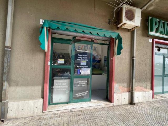 Locale Commerciale in vendita a San Giorgio-Librino-San Giuseppe la Rena-Zia Lisa-Villaggio Sant'Agata, Catania