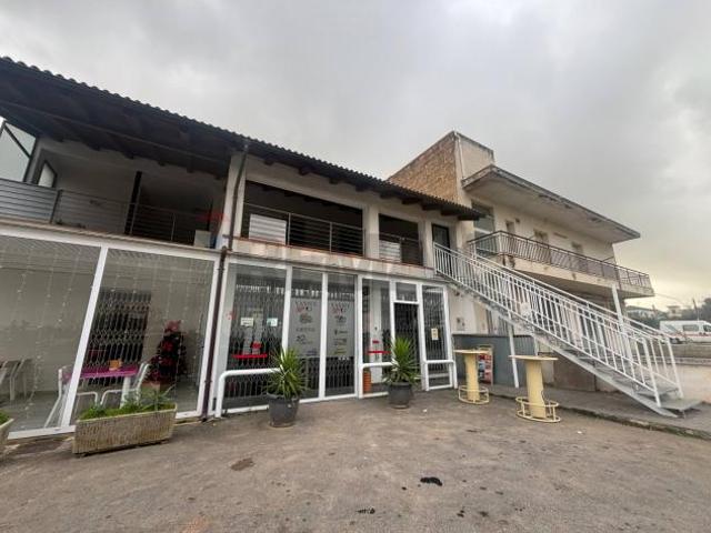 Locale Commerciale in vendita a Comiso, Sicilia