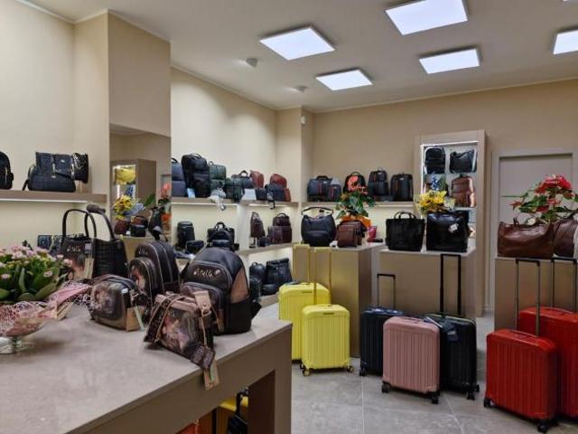 Locale Commerciale in vendita a Unione dei Comuni Circondario dell'Empolese Valdelsa, Fucecchio