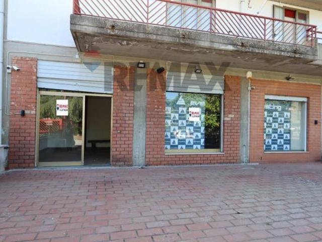 Locale Commerciale in vendita a Linguaglossa, Sicilia
