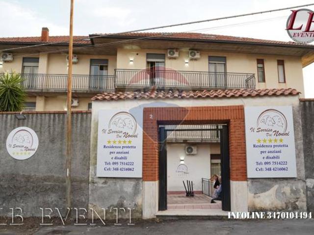 Locale Commerciale in vendita a Massannunziata, Mascalucia