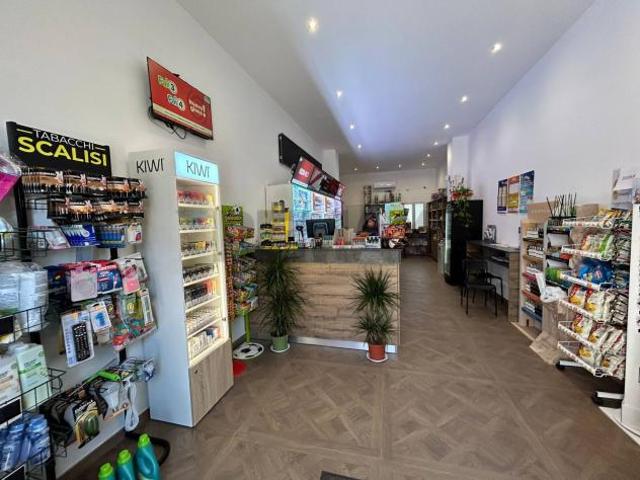 Locale Commerciale in vendita a Piedimonte Etneo, Sicilia
