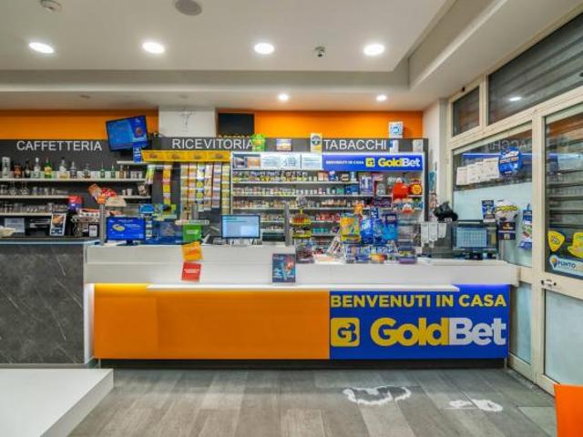 Locale Commerciale in vendita a Santa Venerina, Sicilia