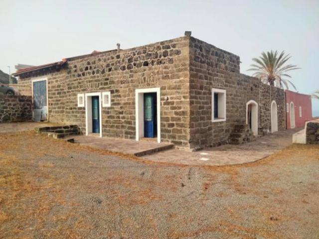 Locale Commerciale in vendita a Pantelleria Aeroporto, Sicilia