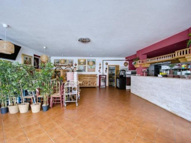 Locale Commerciale in vendita a Falcade, Veneto