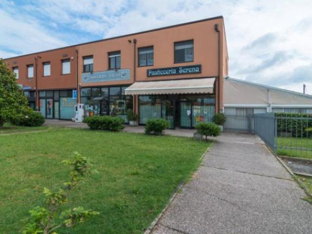 Locale Commerciale in vendita a Nogarole Rocca, Veneto