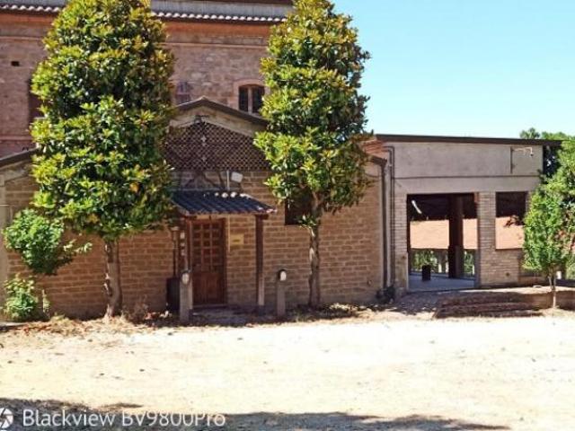 Locale Commerciale in vendita a Assisi, Umbria