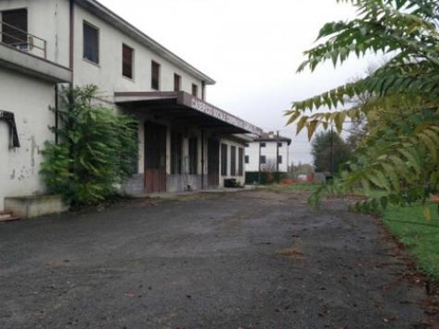 Locale Commerciale in vendita a Unione delle Terre d'Argine, Campogalliano
