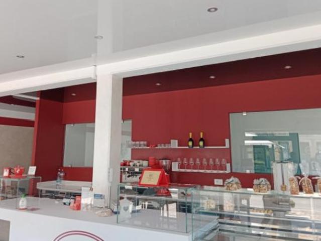 Locale Commerciale in vendita a Moglia, Lombardia