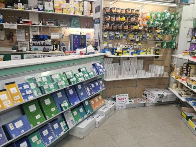 Locale Commerciale in affitto a Fiorenzuola D'arda, Reggio Emilia