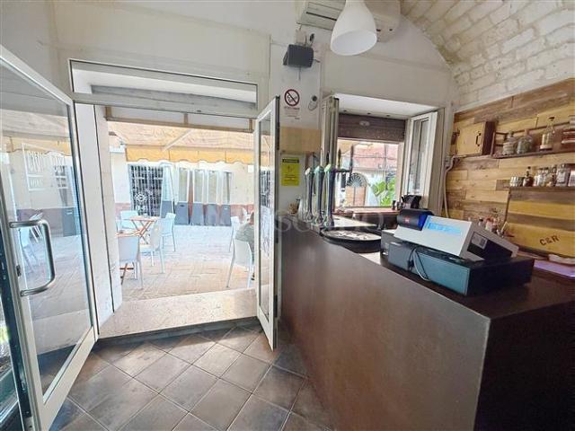 Locale Commerciale in vendita a Cappuccini, Cala Di Volpe