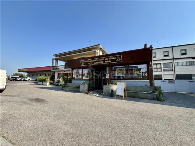 Locale Commerciale in vendita a Calcinato, Lombardia