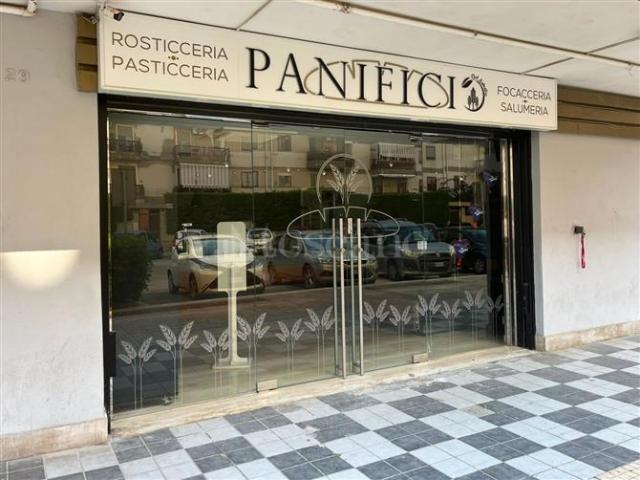 Locale Commerciale in vendita a Municipio 4, Puglia