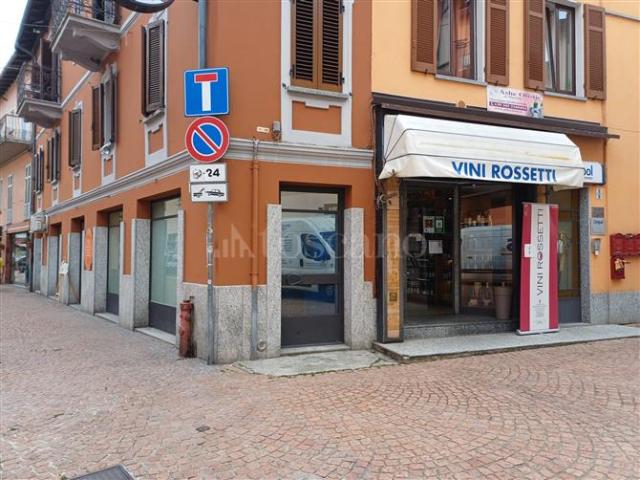 Locale Commerciale in vendita a Castello, Lavena Ponte Tresa