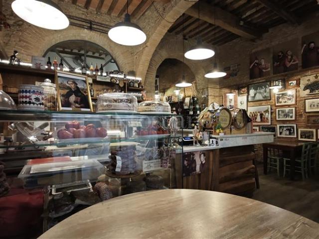 Locale Commerciale in vendita a Contrada dell'Istrice, Siena