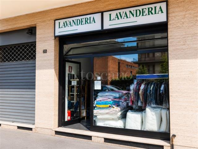 Locale Commerciale in vendita a Municipio 7, Milano
