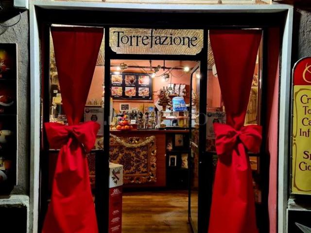 Locale Commerciale in vendita a Maddalena, Genova