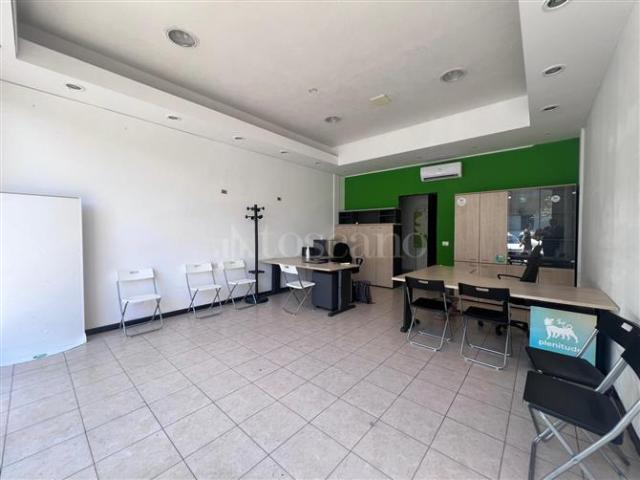 Locale Commerciale in affitto a Municipio Roma VII, Roma Capitale