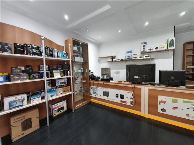 Locale Commerciale in vendita a Commenda, Puglia