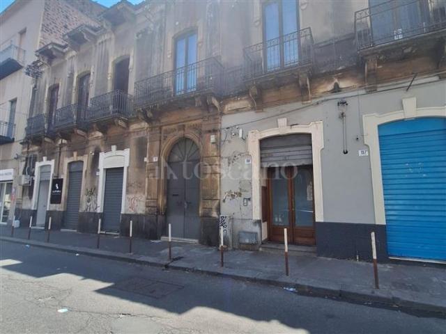 Locale Commerciale in vendita a Borgo-Sanzio, Catania