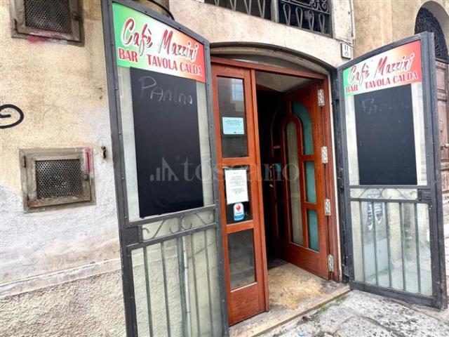 Locale Commerciale in vendita a Cappuccini, Cala Di Volpe