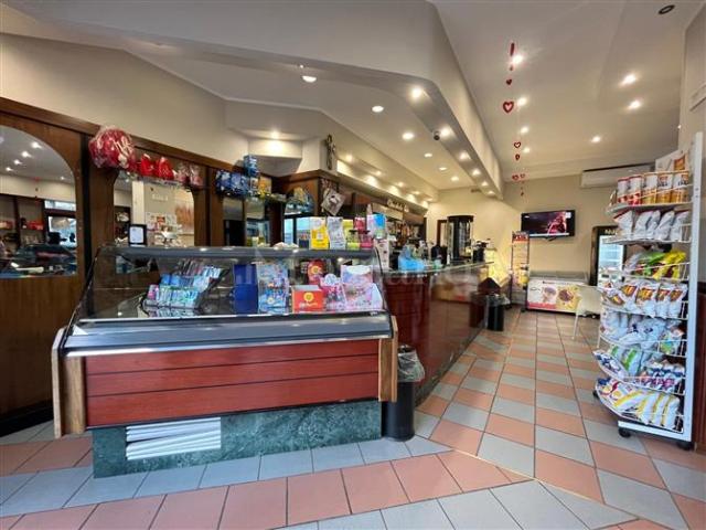 Locale Commerciale in vendita a Puglia, Foggia