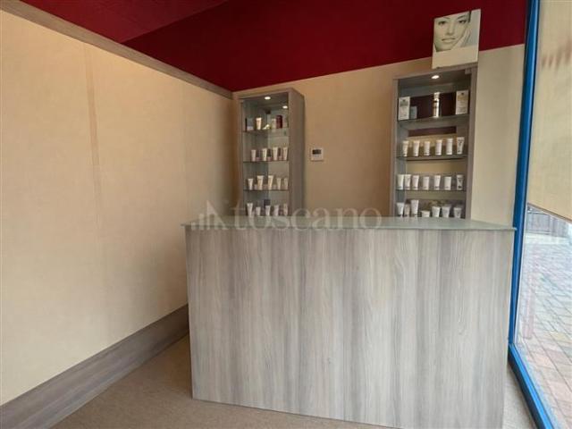 Locale Commerciale in vendita a Ex Autobianchi, Desio