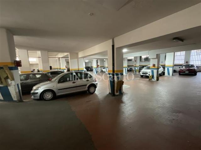 Locale Commerciale in vendita a Borgo-Sanzio, Catania